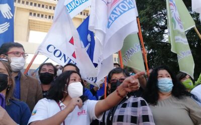 Trabajadores de la Salud interpelan en las calles de Valparaíso al Ministro de Salud, Enrique Paris